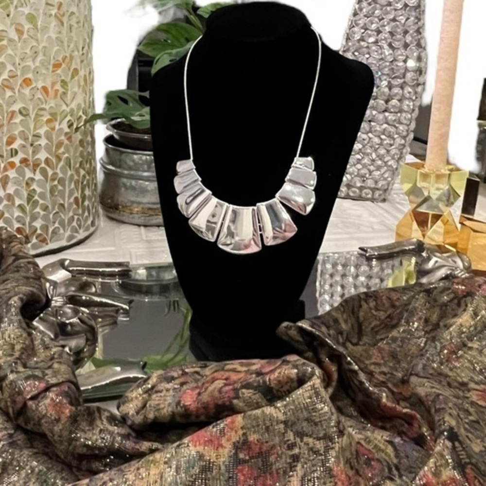 Liz Claiborne Silver Tone Shiny Bib Style Statement Necklace 90s Career 19”